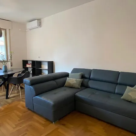 The Little Duck - Modern With Balcony * كومو