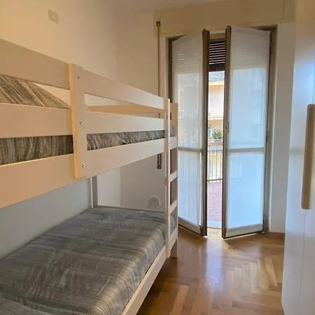 The Little Duck - Modern With Balcony Apartment Como