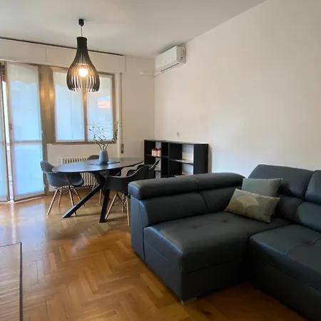 شقة The Little Duck - Modern With Balcony