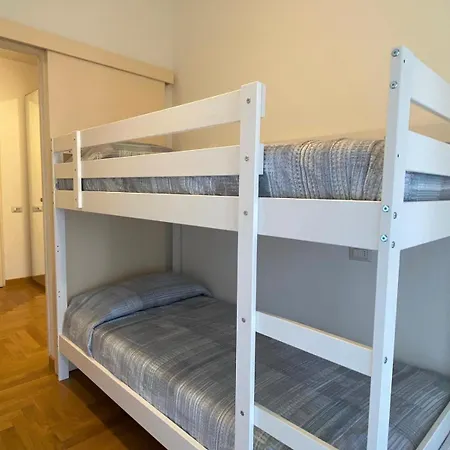 Apartment The Little Duck - Modern With Balcony Como