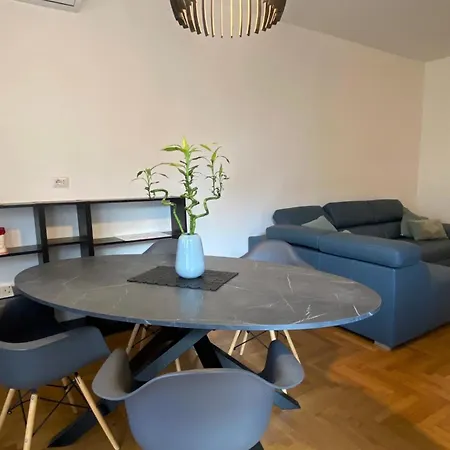 The Little Duck - Modern With Balcony * Como