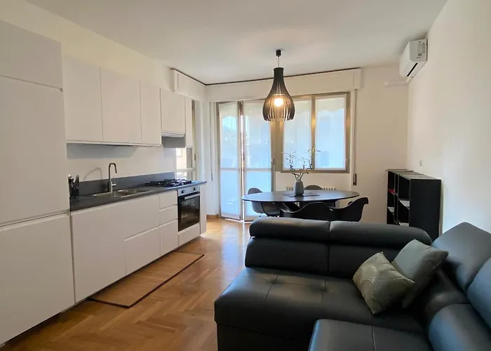 The Little Duck - Modern With Balcony Appartement Como