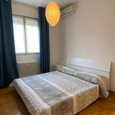 The Little Duck - Modern With Balcony Apartment Como