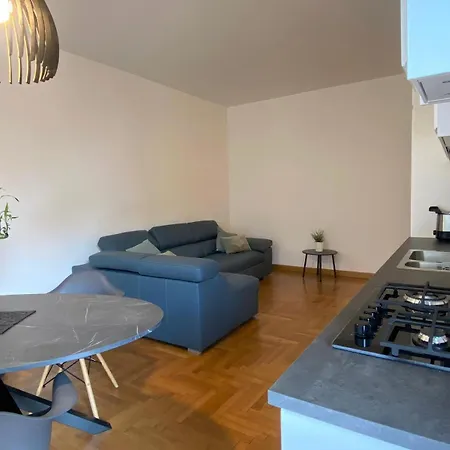 Apartment The Little Duck - Modern With Balcony Como